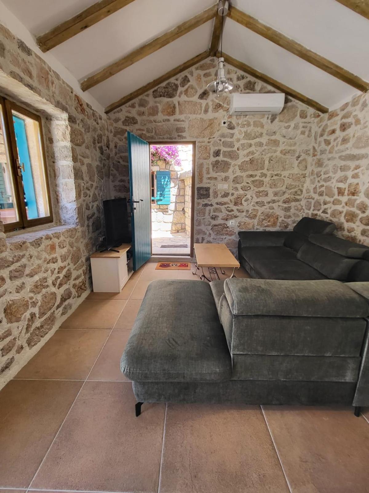 ヴィンイェラック Stone House Knezevicヴィラ エクステリア 写真