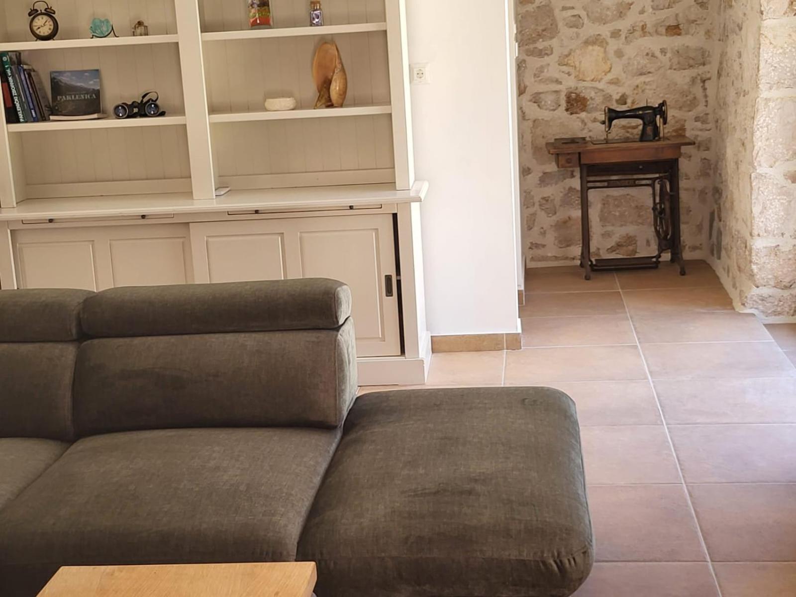 ヴィンイェラック Stone House Knezevicヴィラ エクステリア 写真