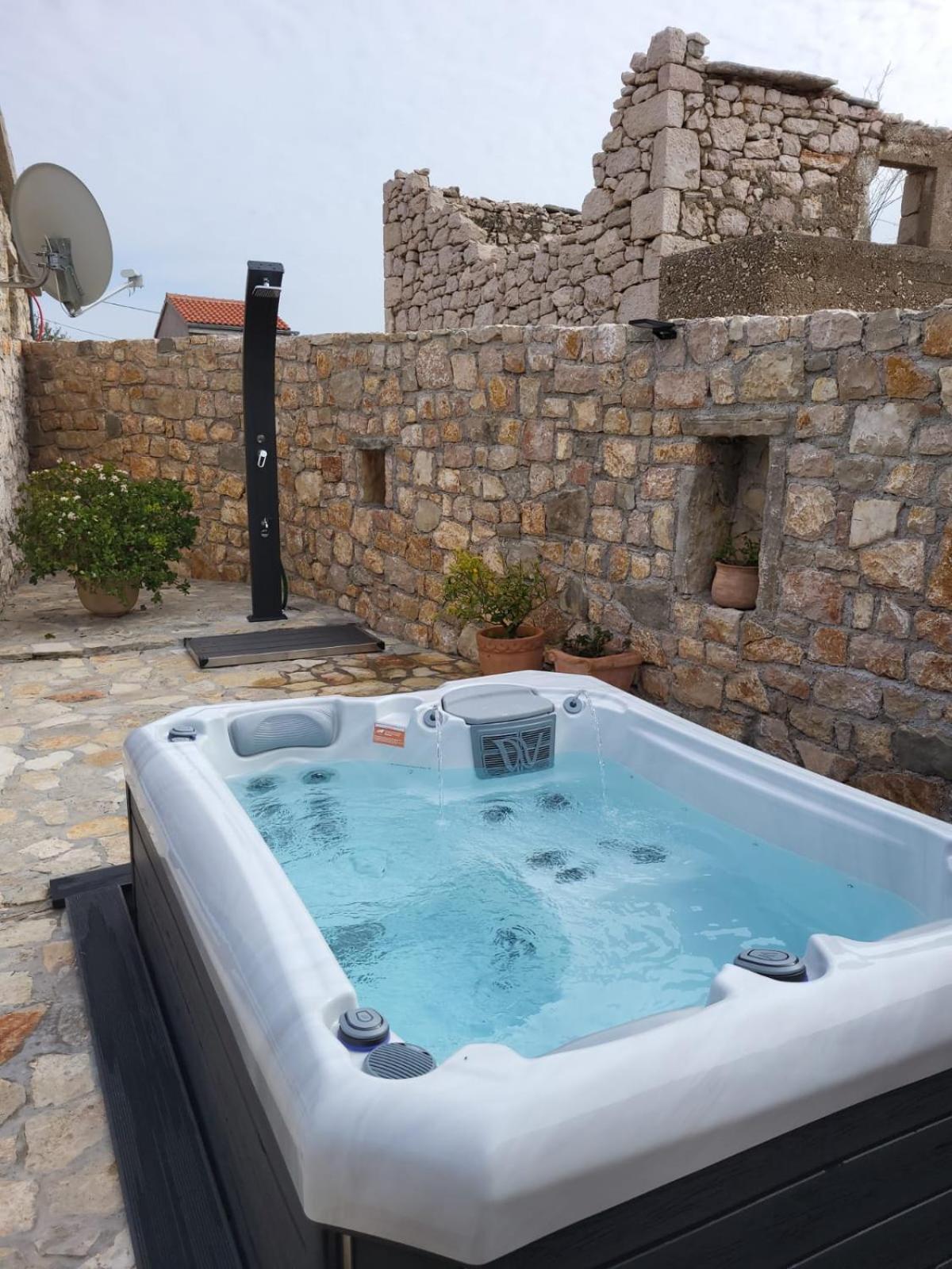 ヴィンイェラック Stone House Knezevicヴィラ エクステリア 写真