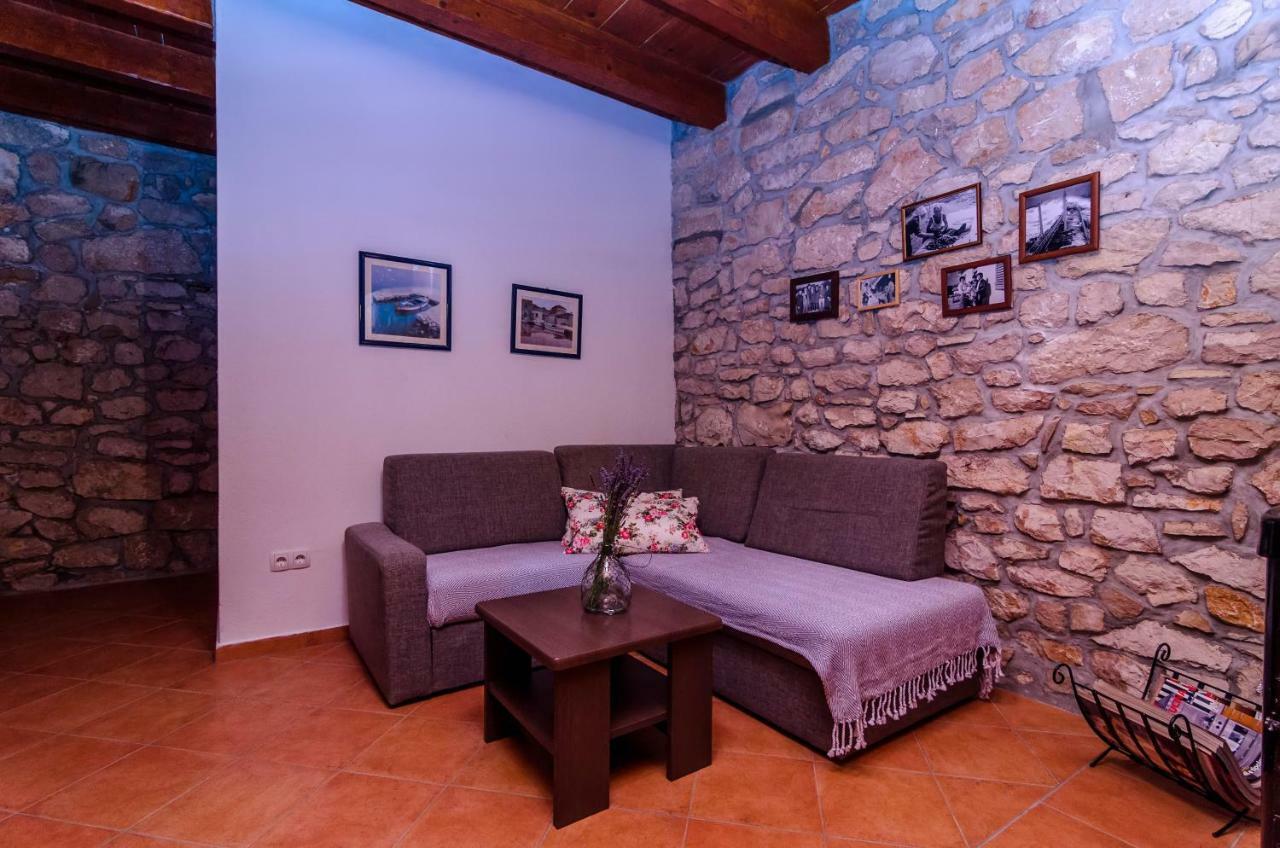 ヴィンイェラック Stone House Knezevicヴィラ エクステリア 写真