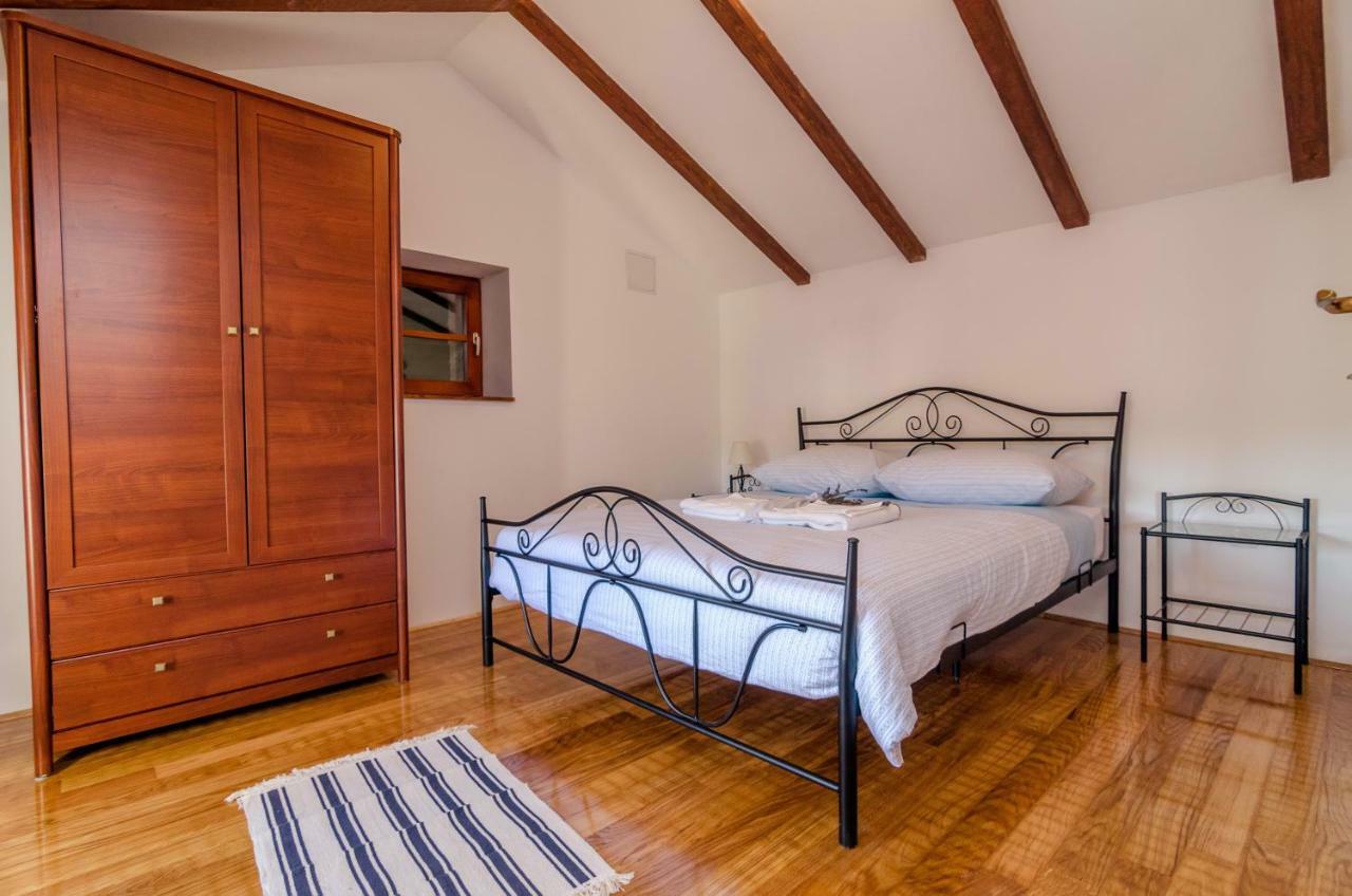 ヴィンイェラック Stone House Knezevicヴィラ エクステリア 写真