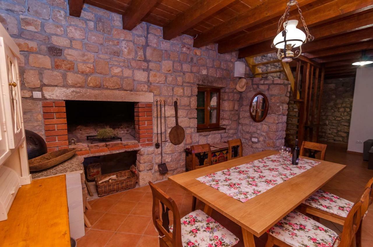 ヴィンイェラック Stone House Knezevicヴィラ エクステリア 写真
