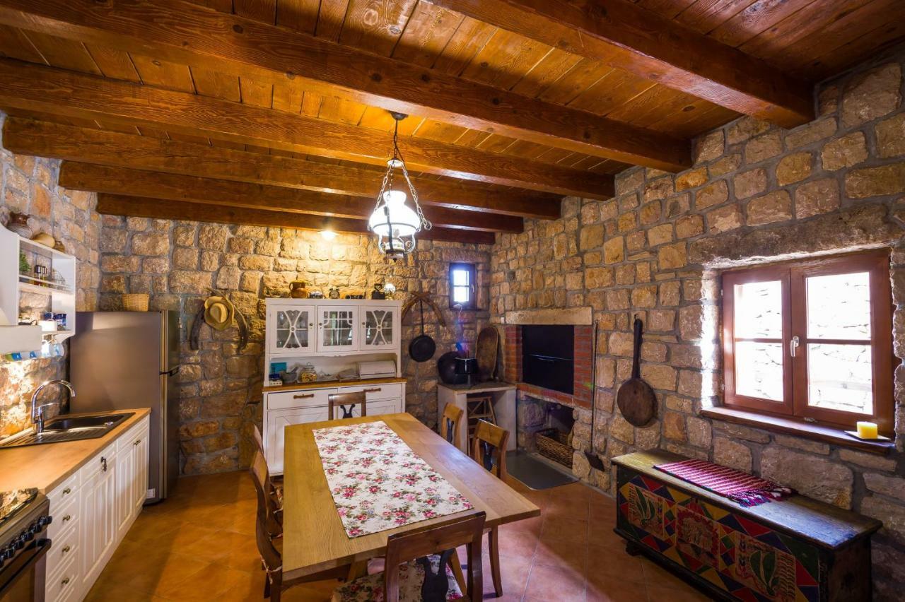 ヴィンイェラック Stone House Knezevicヴィラ エクステリア 写真